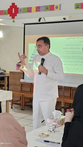 قصه، پیوند نسل‌ها؛ تصاویری از نشست‌های قصه‌گویی با مربیان کانون و مهدهای کودک در کانون یاسوج