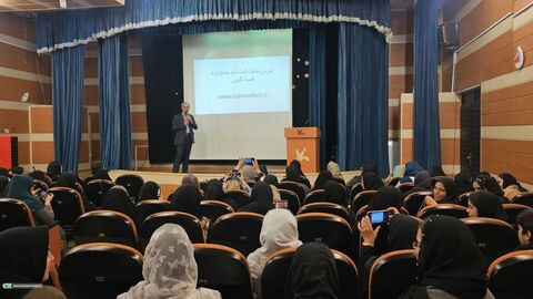 قصه، پیوند نسل‌ها؛ تصاویری از نشست‌های قصه‌گویی با مربیان کانون و مهدهای کودک در کانون یاسوج