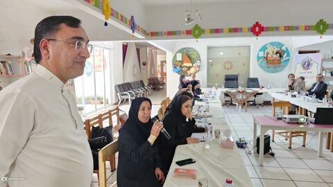 قصه، پیوند نسل‌ها؛ تصاویری از نشست‌های قصه‌گویی با مربیان کانون و مهدهای کودک در کانون یاسوج