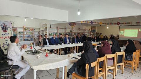 قصه، پیوند نسل‌ها؛ تصاویری از نشست‌های قصه‌گویی با مربیان کانون و مهدهای کودک در کانون یاسوج