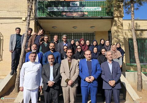 قصه، پیوند نسل‌ها؛ تصاویری از نشست‌های قصه‌گویی با مربیان کانون و مهدهای کودک در کانون یاسوج