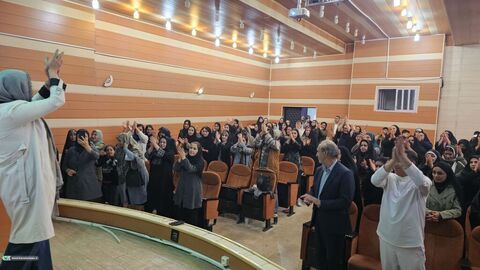 قصه، پیوند نسل‌ها؛ تصاویری از نشست‌های قصه‌گویی با مربیان کانون و مهدهای کودک در کانون یاسوج