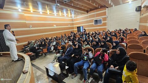 قصه، پیوند نسل‌ها؛ تصاویری از نشست‌های قصه‌گویی با مربیان کانون و مهدهای کودک در کانون یاسوج