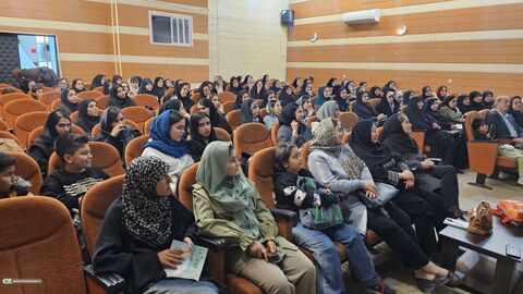 قصه، پیوند نسل‌ها؛ تصاویری از نشست‌های قصه‌گویی با مربیان کانون و مهدهای کودک در کانون یاسوج