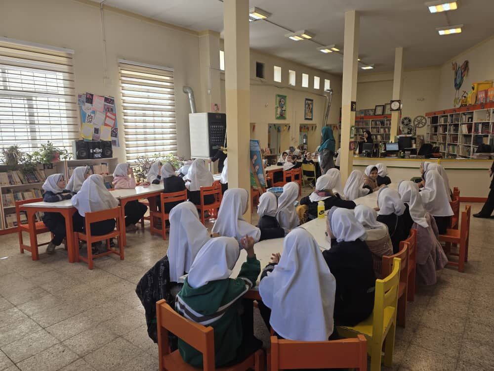 ویژهبرنامه هفته کتاب و کتابخوانی درمرکز دماوند برگزار شد