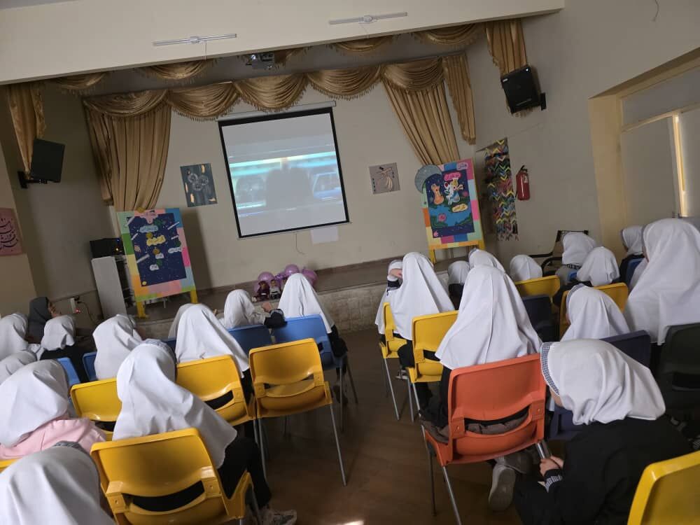 ویژهبرنامه هفته کتاب و کتابخوانی درمرکز دماوند برگزار شد