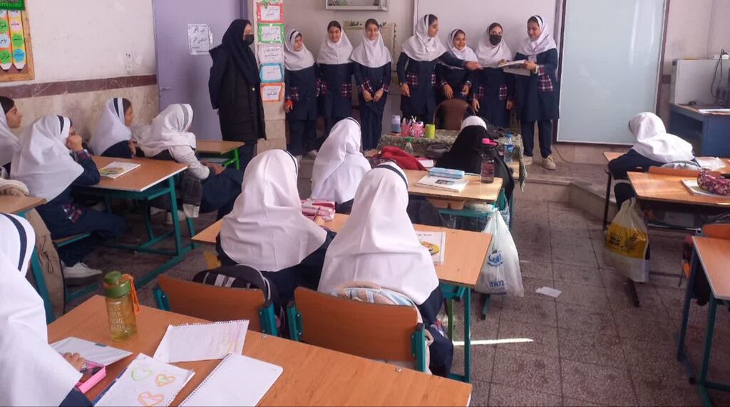 زنگ دانایی در مدارس سنقر نواخته شد