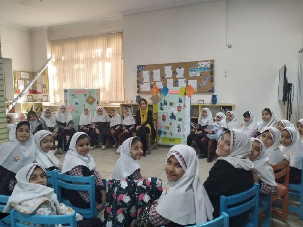 «مینویسم باران»؛ دیدار نوخوانان با معصومه معصومزاده شاعر کودک در مرکز ۳۲