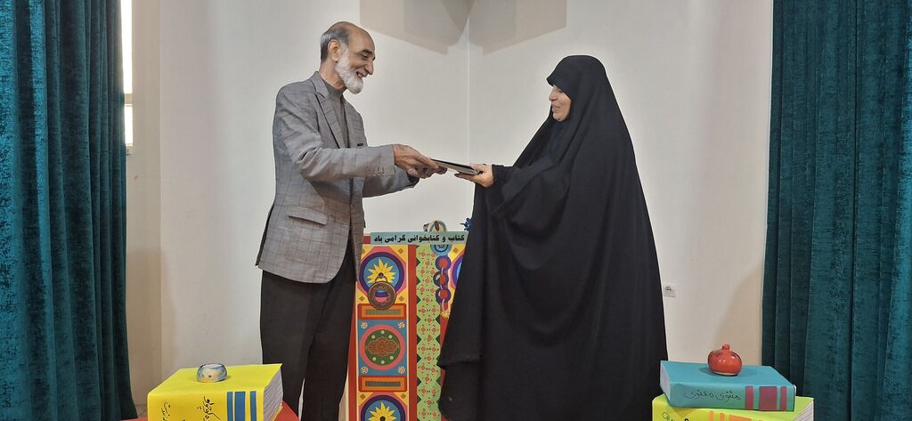 دیدار اعضای مرکز ۸ تهران با نویسنده و مترجم سرشناس حوزهی کودکان و نوجوانان