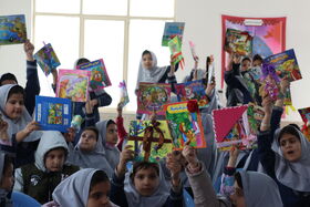 طرح اهدای قفسه‌های کتاب کانون چهارمحال و بختیاری به مدارس محروم(۱)