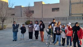 رقابت «موشک‌های کاغذی» در شهمیرزاد؛ تجربه‌ای خلاقانه با حضور مادران و کودکان