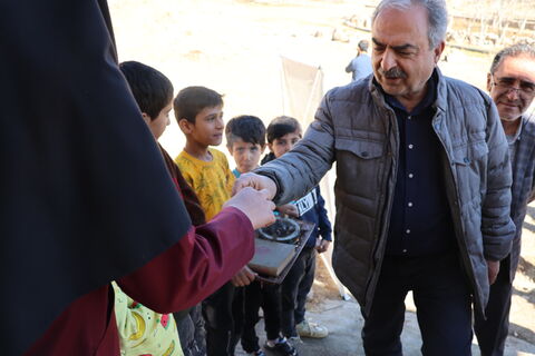 اجرای طرح اهدای قفسه‌های کتاب کانون چهارمحال و بختیاری (1)