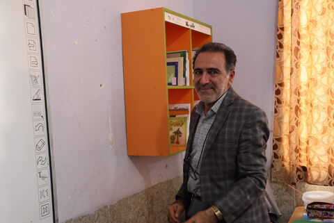 اجرای طرح اهدای قفسه‌های کتاب کانون چهارمحال و بختیاری (1)