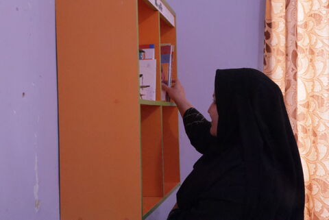 اجرای طرح اهدای قفسه‌های کتاب کانون چهارمحال و بختیاری (1)