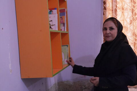 اجرای طرح اهدای قفسه‌های کتاب کانون چهارمحال و بختیاری (1)