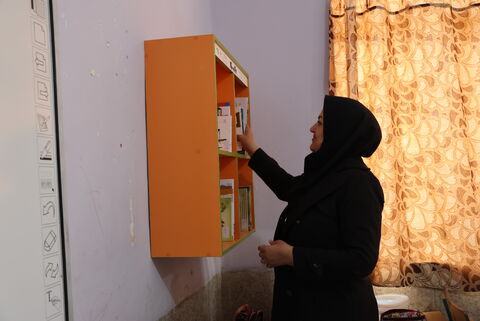 اجرای طرح اهدای قفسه‌های کتاب کانون چهارمحال و بختیاری (1)