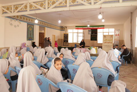 اجرای طرح اهدای قفسه‌های کتاب کانون چهارمحال و بختیاری (1)