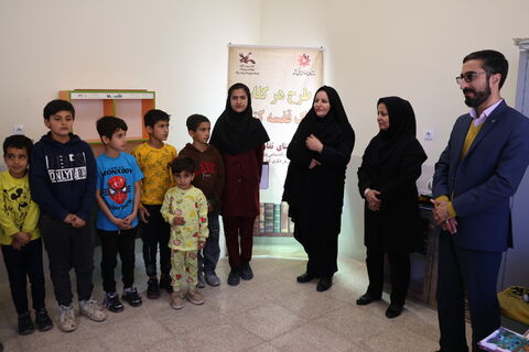 اجرای طرح اهدای قفسه‌های کتاب کانون چهارمحال و بختیاری (1)