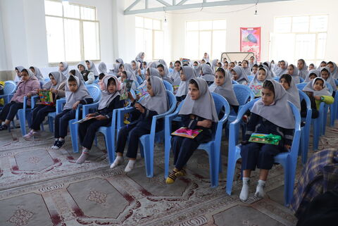 اجرای طرح اهدای قفسه‌های کتاب کانون چهارمحال و بختیاری (1)