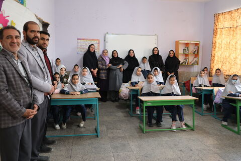 اجرای طرح اهدای قفسه‌های کتاب کانون چهارمحال و بختیاری (1)