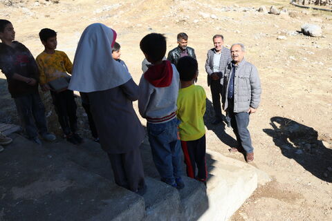 اجرای طرح اهدای قفسه‌های کتاب کانون چهارمحال و بختیاری (1)