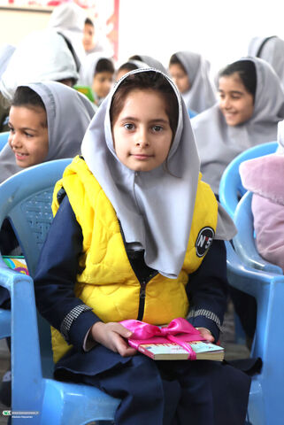 اجرای طرح اهدای قفسه‌های کتاب کانون چهارمحال و بختیاری (1)