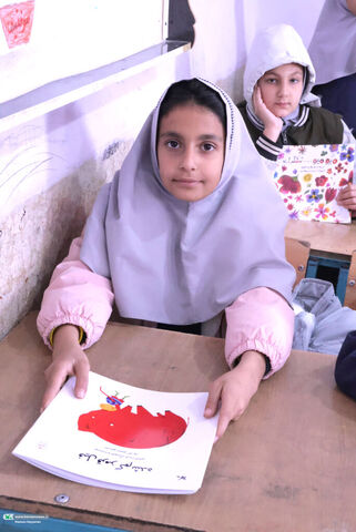 اجرای طرح اهدای قفسه‌های کتاب کانون چهارمحال و بختیاری (1)