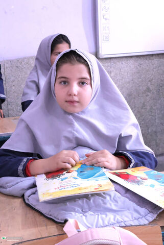 اجرای طرح اهدای قفسه‌های کتاب کانون چهارمحال و بختیاری (1)