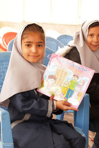 اجرای طرح اهدای قفسه‌های کتاب کانون چهارمحال و بختیاری (1)