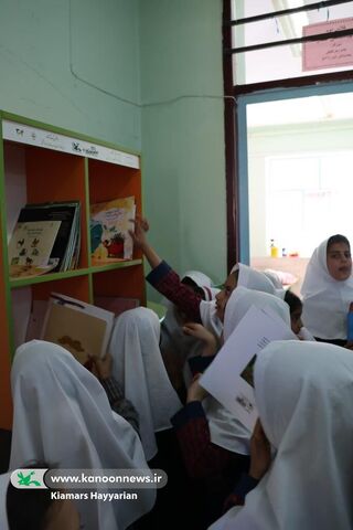 طرح اهدای قفسه‌های کتاب کانون چهارمحال و بختیاری به مدارس محروم(2)