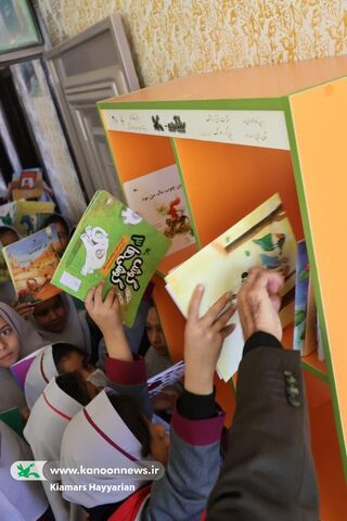 طرح اهدای قفسه‌های کتاب کانون چهارمحال و بختیاری به مدارس محروم(2)