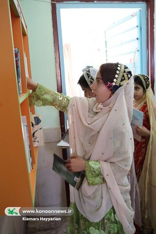 طرح اهدای قفسه‌های کتاب کانون چهارمحال و بختیاری به مدارس محروم(2)