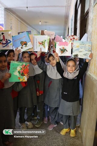 طرح اهدای قفسه‌های کتاب کانون چهارمحال و بختیاری به مدارس محروم(2)
