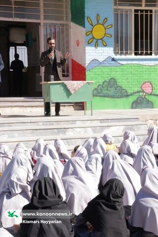 طرح اهدای قفسه‌های کتاب کانون چهارمحال و بختیاری به مدارس محروم(2)