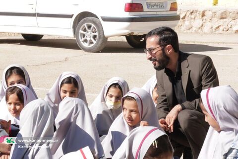 طرح اهدای قفسه‌های کتاب کانون چهارمحال و بختیاری به مدارس محروم(2)