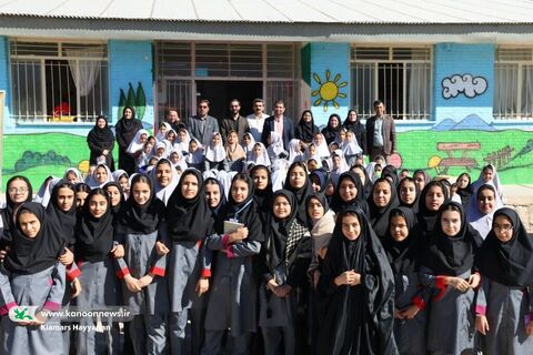 طرح اهدای قفسه‌های کتاب کانون چهارمحال و بختیاری به مدارس محروم(2)