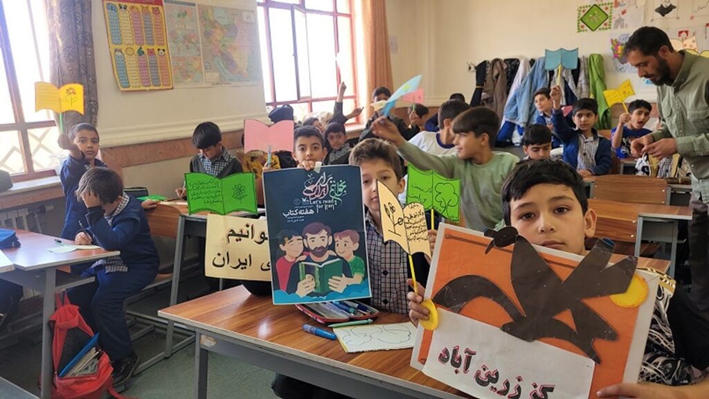 جشن کتاب در زرین‌آباد زنجان؛ رونق فرهنگ مطالعه در مدارس همزمان با هفته کتاب