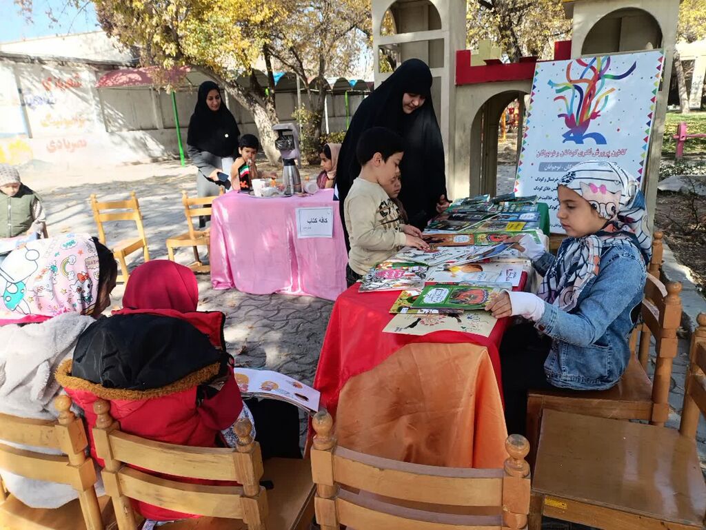 برگزاری برنامه «کافه کتاب» در باغ ملی قوچان