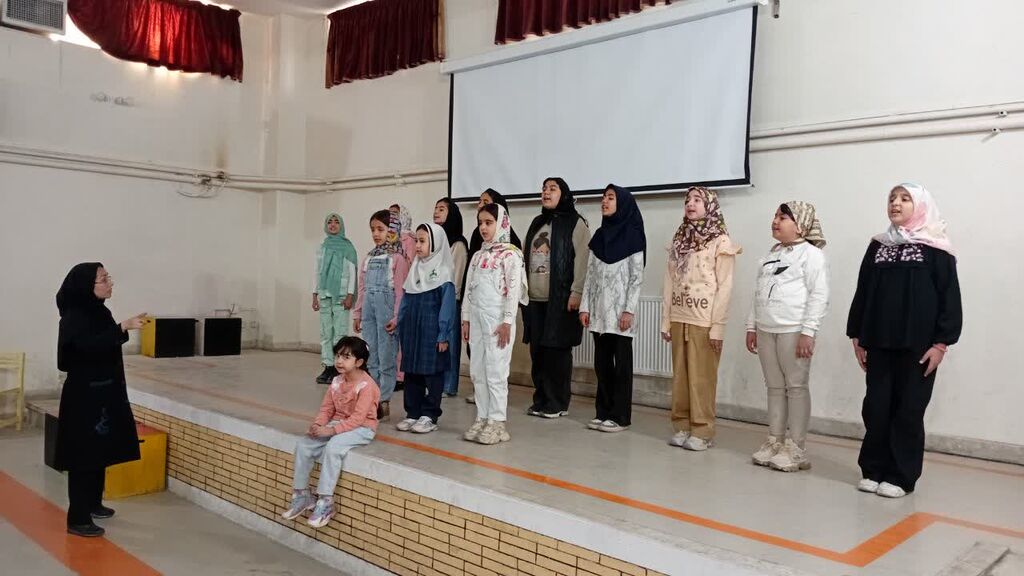 کانون همدان کارگاههای سرود در مدارس و روستاها برگزار کرد