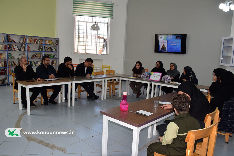 نقد کتاب «امید فرار کرد» در کانون لرستان برگزار شد