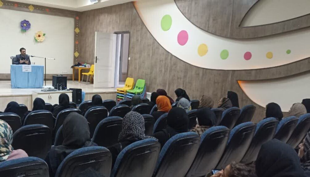 مرکز شماره ۱ اسلامآباد غرب میزبان روانشناس برجسته کانون کرمانشاه شد