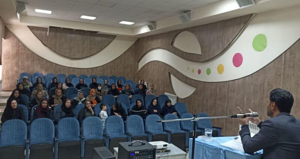 مرکز شماره ۱ اسلامآباد غرب میزبان روانشناس برجسته کانون کرمانشاه شد