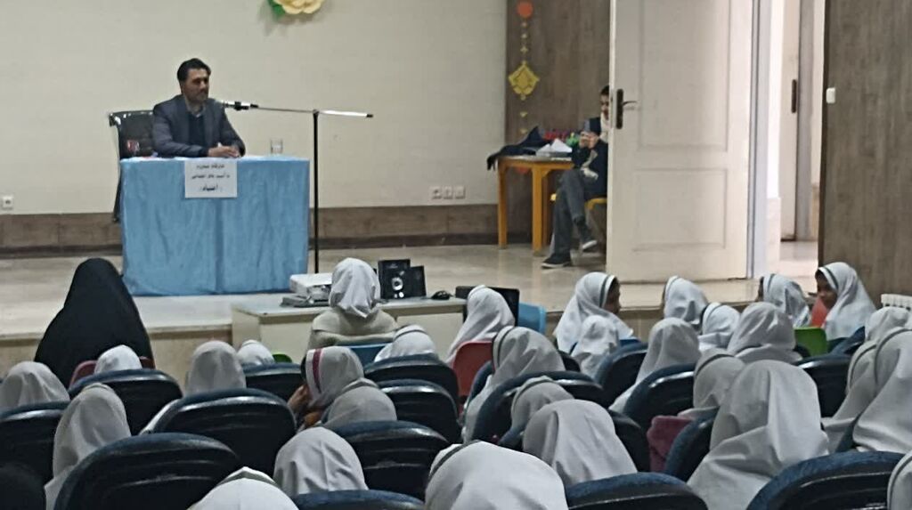 مرکز شماره ۱ اسلامآباد غرب میزبان روانشناس برجسته کانون کرمانشاه شد