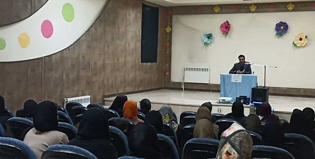 مرکز شماره ۱ اسلامآباد غرب میزبان روانشناس برجسته کانون کرمانشاه شد