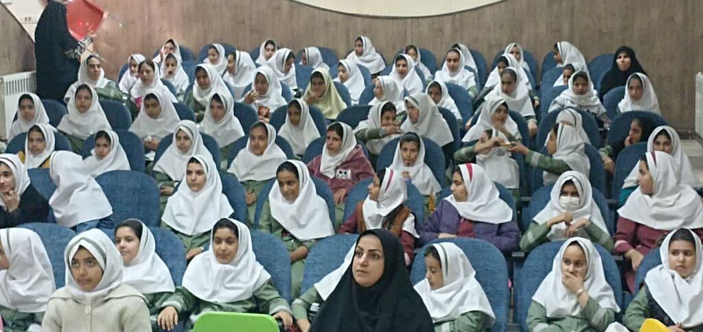 مرکز شماره ۱ اسلامآباد غرب میزبان روانشناس برجسته کانون کرمانشاه شد