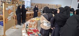 بازدید دانش‌آموزان مدرسه «۱۲ بهمن بسطام» از نمایشگاه و بازارچه دست‌سازه‌های تابستانی کانون بسطام