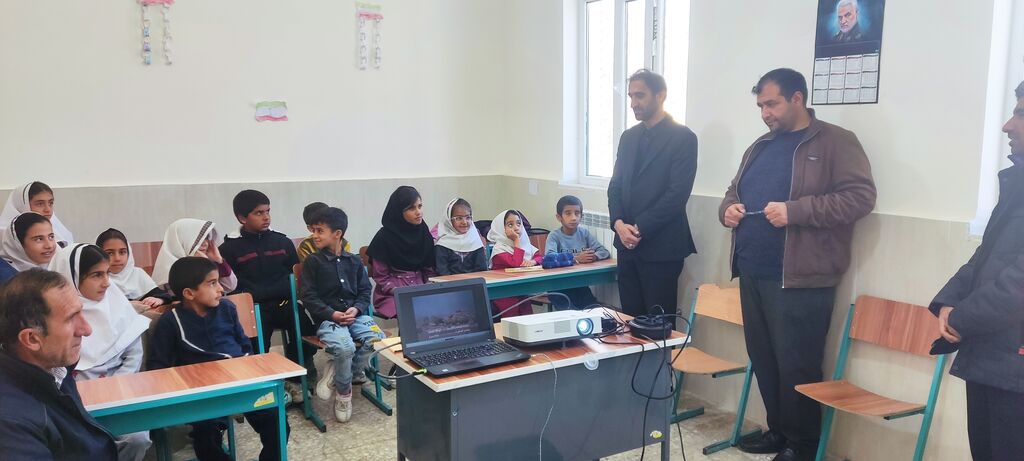 کتابخانه سیار کانون پرورش فکری، شادی و دانایی به روستاهای محروم کهگیلویه و بویراحمد برد