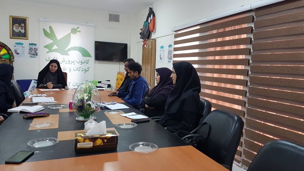 نشست هماهنگی برگزاری جشنواره قصه‌گویی کانون کرمانشاه