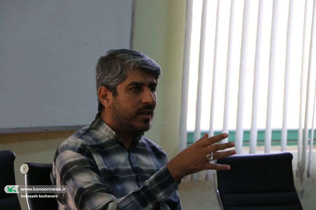 از تولیدات نمایش عروسکی حرفه‌ای متناسب با نیاز نسل امروز حمایت می‌کنیم