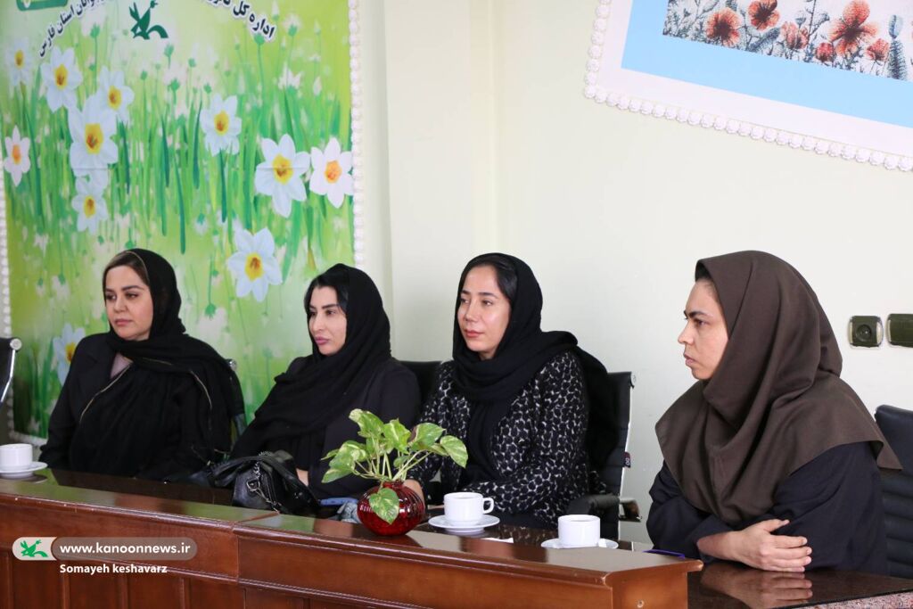 از تولیدات نمایش عروسکی حرفه‌ای متناسب با نیاز نسل امروز حمایت می‌کنیم